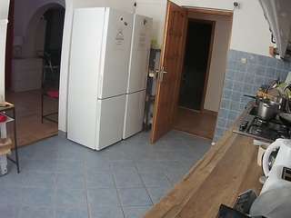 voyeurcam-julmodels-kitchen camsoda
