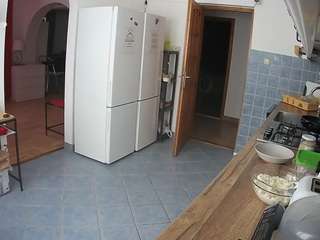 voyeurcam-julmodels-kitchen camsoda