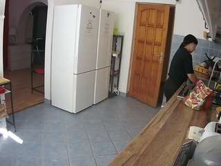 voyeurcam-julmodels-kitchen camsoda