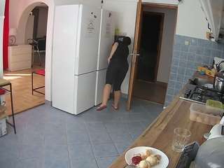 voyeurcam-julmodels-kitchen camsoda
