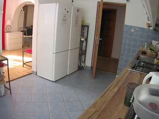 voyeurcam-julmodels-kitchen camsoda