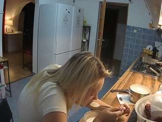 voyeurcam-julmodels-kitchen