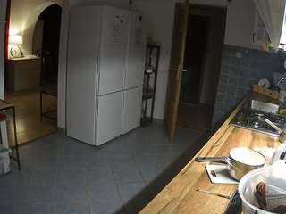 voyeurcam-julmodels-kitchen