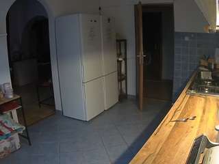 voyeurcam-julmodels-kitchen