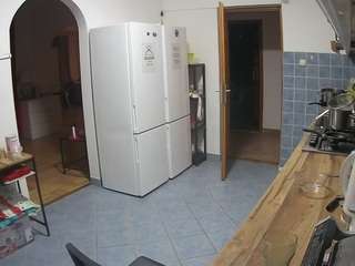 voyeurcam-julmodels-kitchen