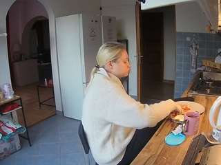 voyeurcam-julmodels-kitchen