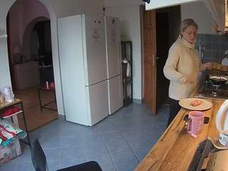 voyeurcam-julmodels-kitchen