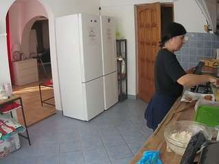 voyeurcam-julmodels-kitchen