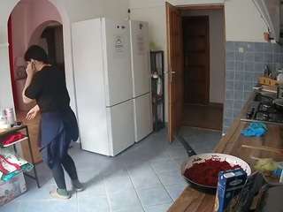 voyeurcam-julmodels-kitchen