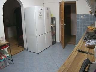 voyeurcam-julmodels-kitchen camsoda