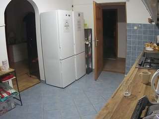 voyeurcam-julmodels-kitchen camsoda