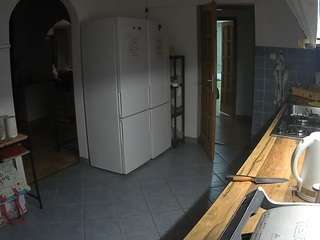 voyeurcam-julmodels-kitchen from CamSoda