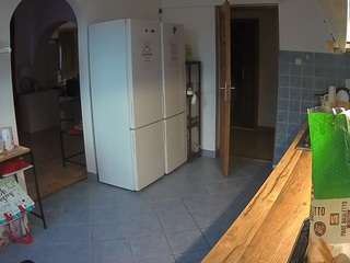 voyeurcam-julmodels-kitchen camsoda