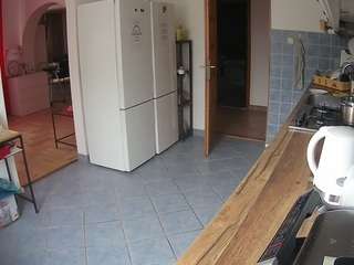 voyeurcam-julmodels-kitchen's CamSoda show and profile