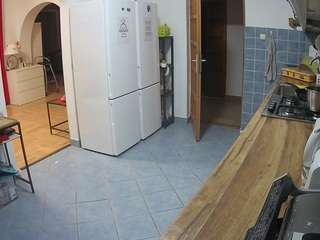 voyeurcam-julmodels-kitchen