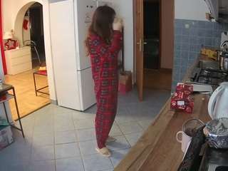 voyeurcam-julmodels-kitchen's CamSoda show and profile