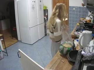 voyeurcam-julmodels-kitchen camsoda