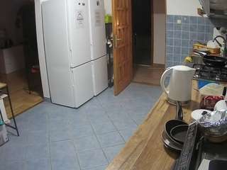 voyeurcam-julmodels-kitchen