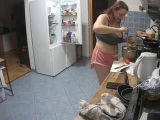 voyeurcam-julmodels-kitchen