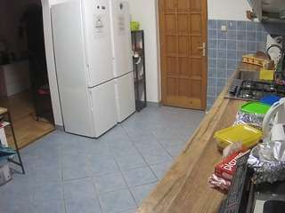voyeurcam-julmodels-kitchen camsoda