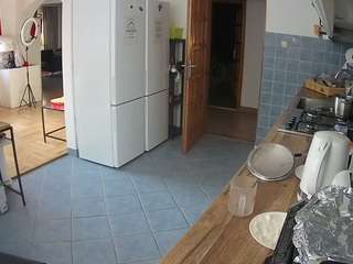 voyeurcam-julmodels-kitchen