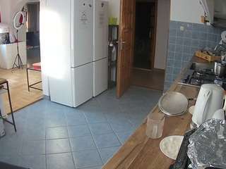 voyeurcam-julmodels-kitchen