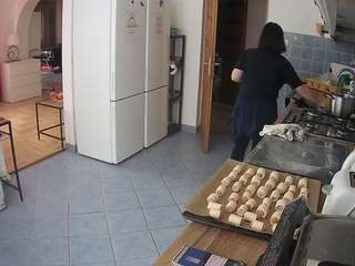 voyeurcam-julmodels-kitchen webcam