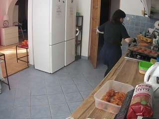 voyeurcam-julmodels-kitchen webcam