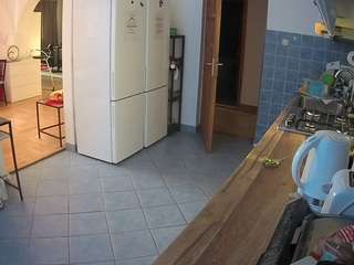 voyeurcam-julmodels-kitchen webcam