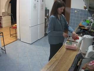 voyeurcam-julmodels-kitchen webcam