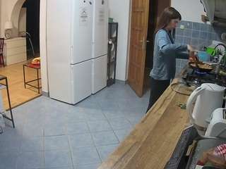 voyeurcam-julmodels-kitchen webcam
