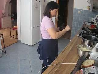 voyeurcam-julmodels-kitchen webcam