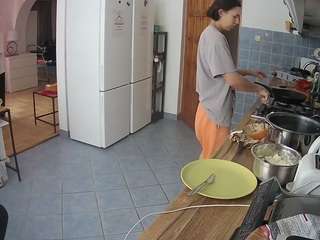 voyeurcam-julmodels-kitchen webcam