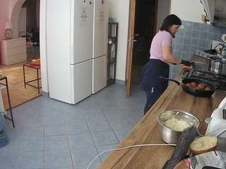 voyeurcam-julmodels-kitchen webcam