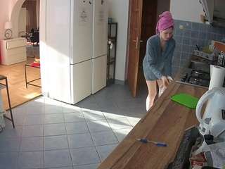 voyeurcam-julmodels-kitchen webcam