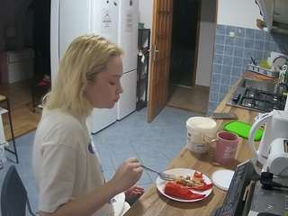 voyeurcam-julmodels-kitchen