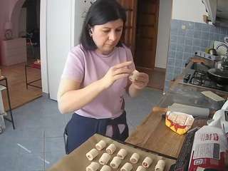 voyeurcam-julmodels-kitchen