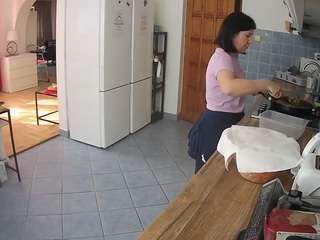 voyeurcam-julmodels-kitchen