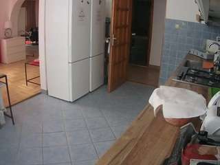 voyeurcam-julmodels-kitchen webcam