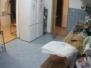 voyeurcam-julmodels-kitchen webcam
