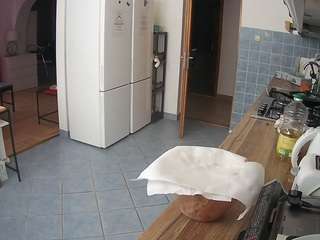 voyeurcam-julmodels-kitchen webcam