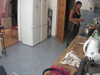 voyeurcam-julmodels-kitchen webcam