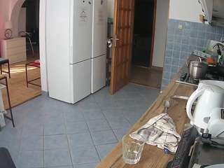 voyeurcam-julmodels-kitchen webcam