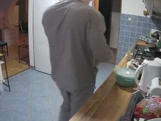 voyeurcam-julmodels-kitchen webcam