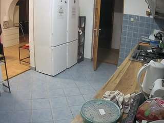 voyeurcam-julmodels-kitchen webcam