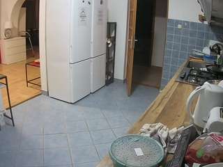 voyeurcam-julmodels-kitchen webcam
