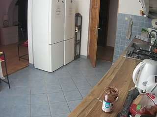 voyeurcam-julmodels-kitchen camsoda