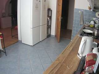 voyeurcam-julmodels-kitchen webcam