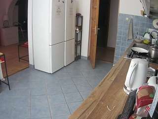 voyeurcam-julmodels-kitchen webcam