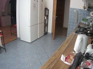 voyeurcam-julmodels-kitchen webcam